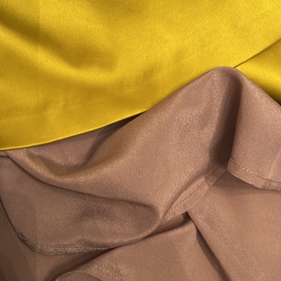 Very delicate and soft one shoulder dress - Picture 5 of 10